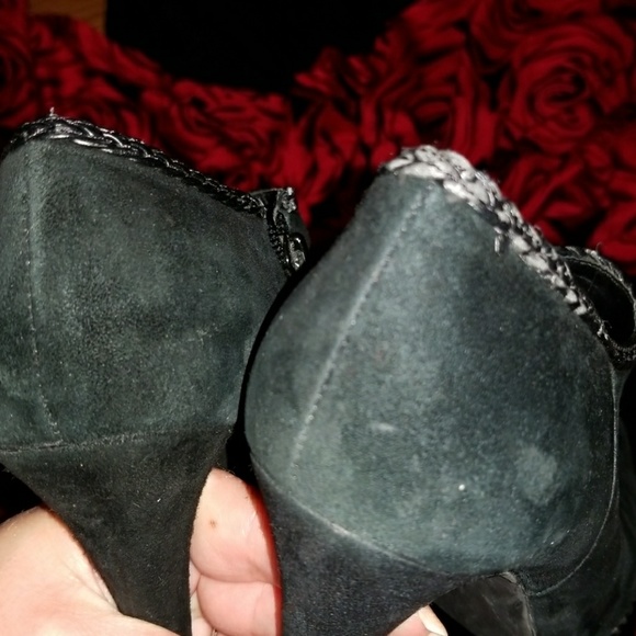 Gorgeous and comfy booties - Picture 6 of 7